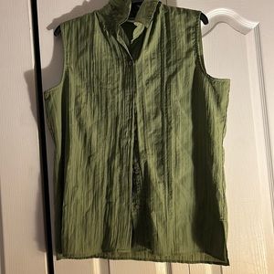 Women’s White Stag sleeveless button down tropical green blouse.